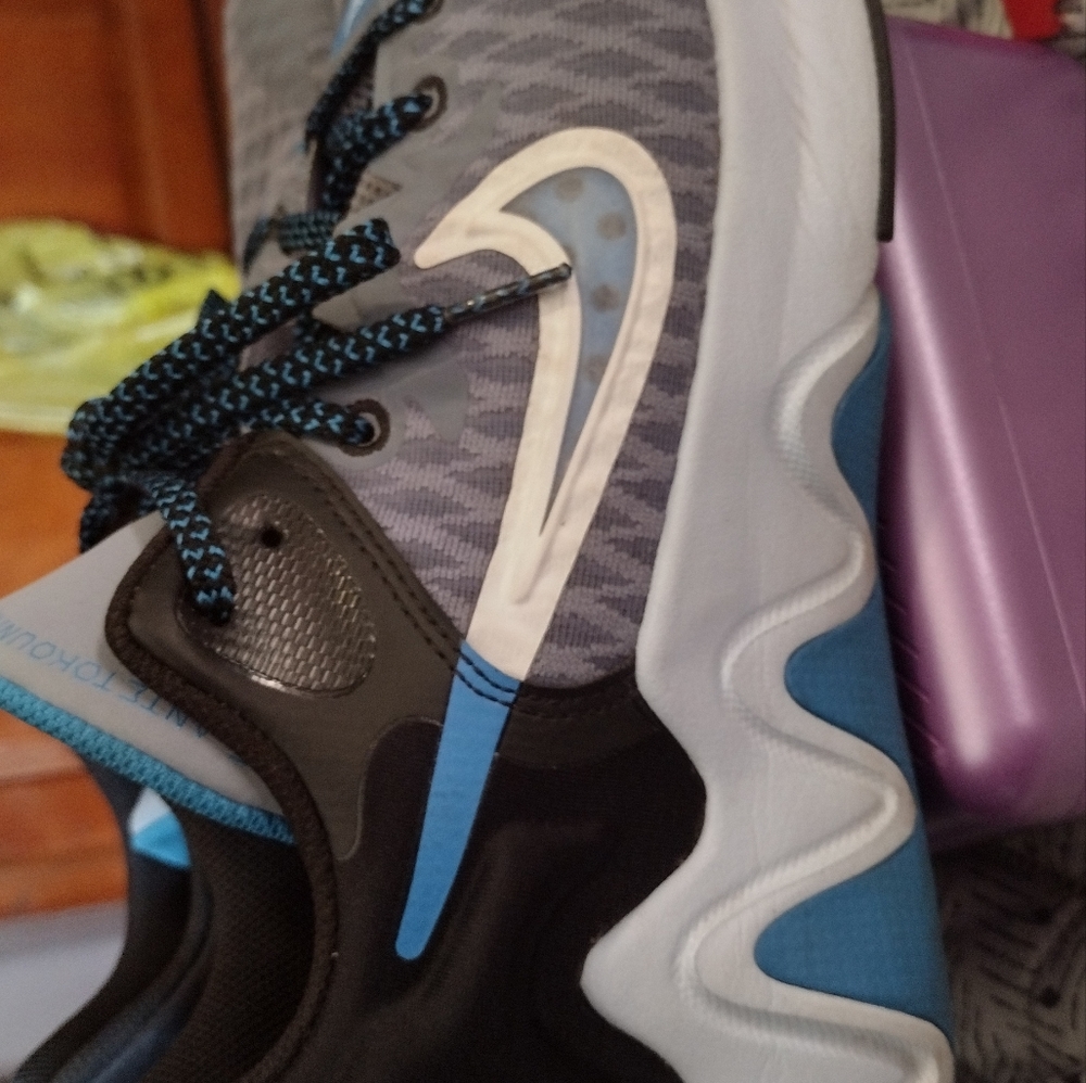 Nike Gianna Immortality size 10 .5 mens